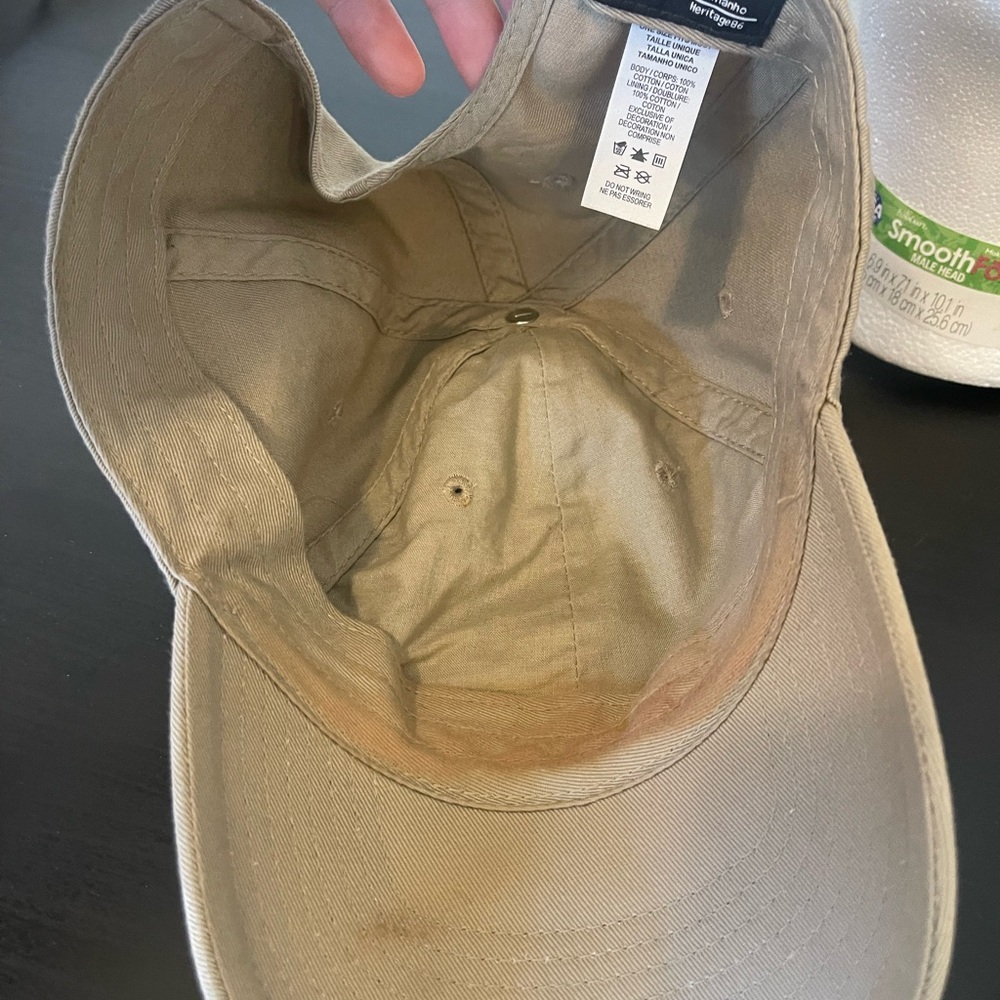 Nike Beige Hat With Nike Swoosh In Side In Excellent Condition - Picture 5 of 6